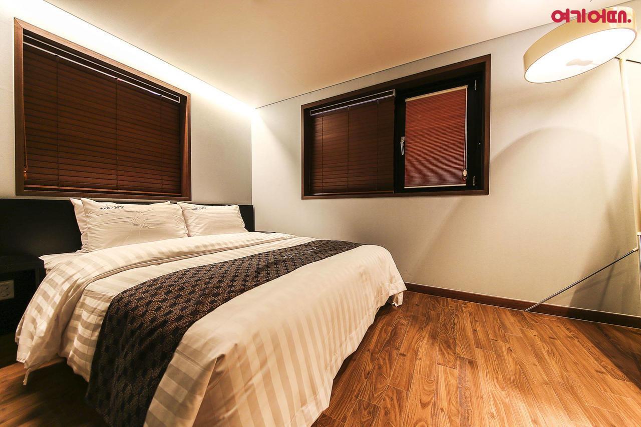 New York Hotel Seoul Bagian luar foto