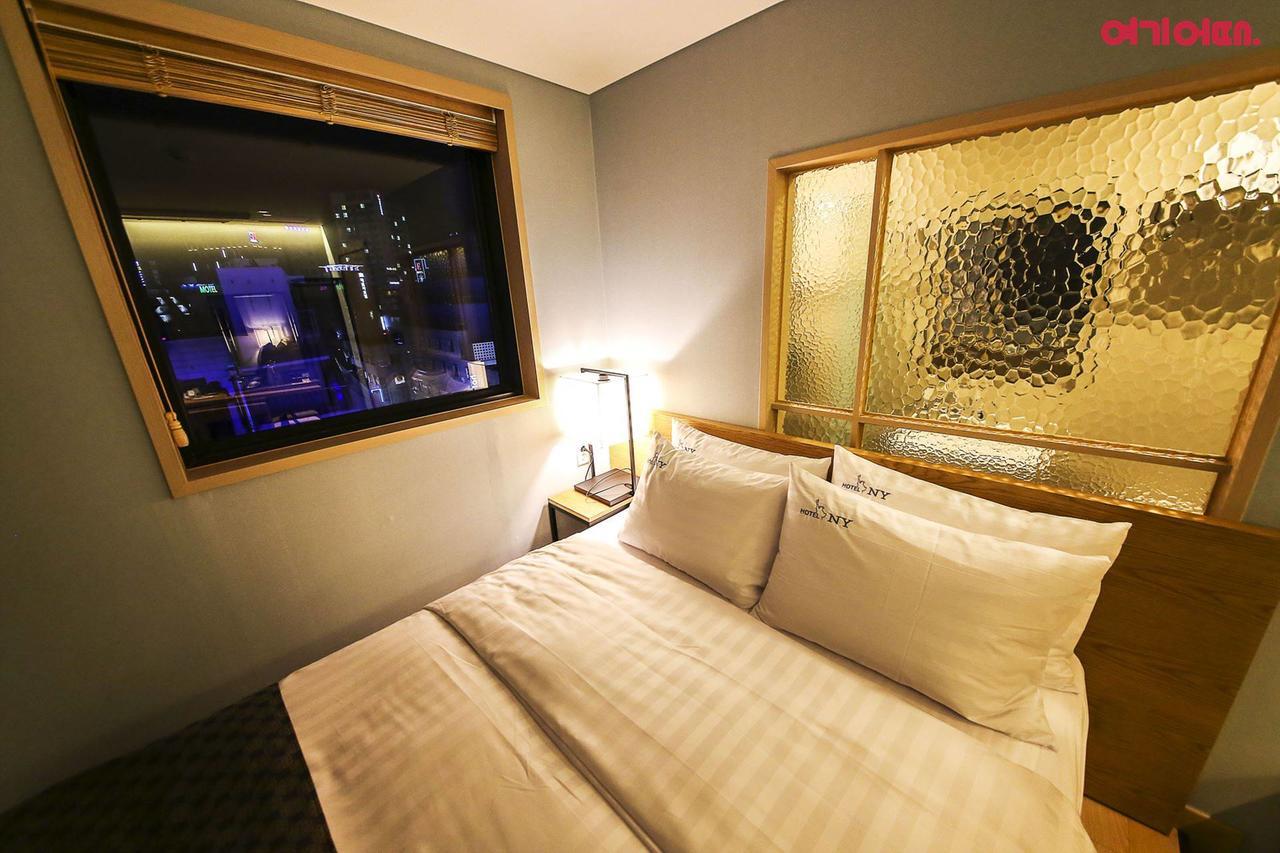 New York Hotel Seoul Bagian luar foto