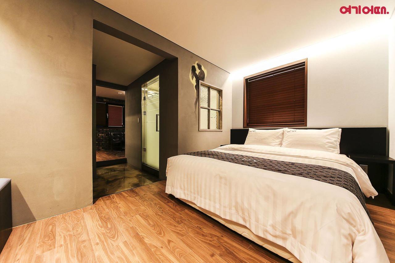New York Hotel Seoul Bagian luar foto