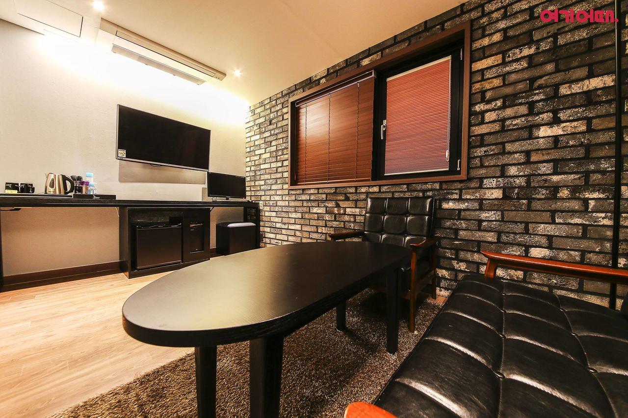 New York Hotel Seoul Bagian luar foto