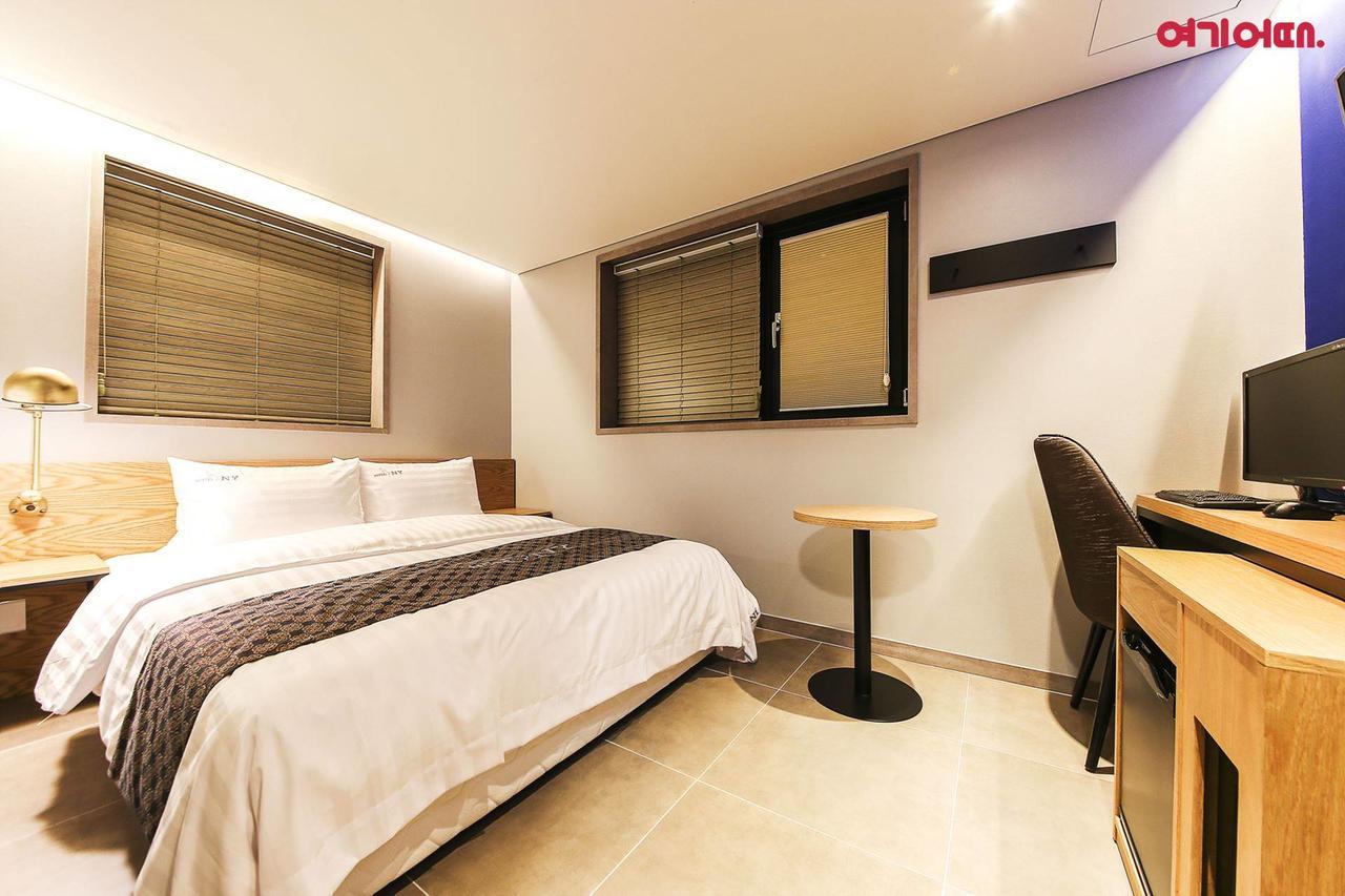 New York Hotel Seoul Bagian luar foto