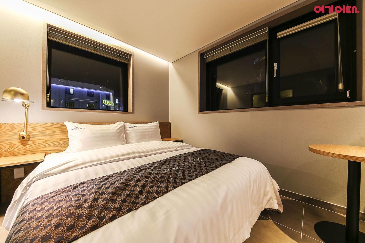 New York Hotel Seoul Bagian luar foto