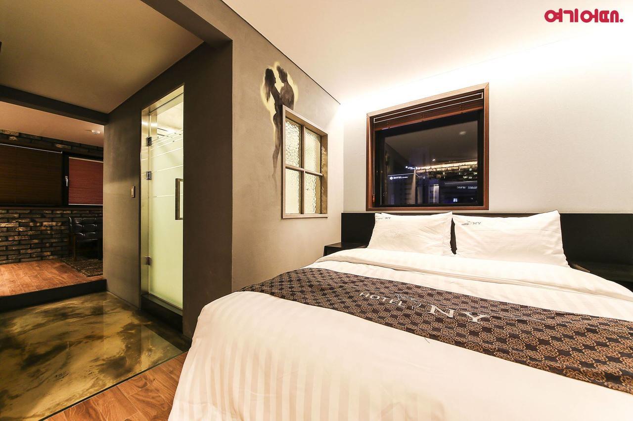 New York Hotel Seoul Bagian luar foto